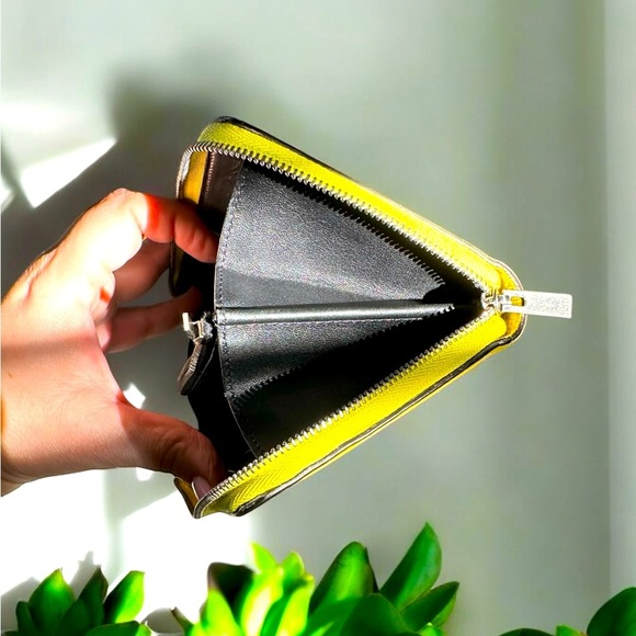 Celine large citron leather zip around wallet - Picture 6 of 9